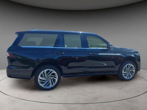 New 2026 Lincoln Navigator Reserve AWD/4WD image 10