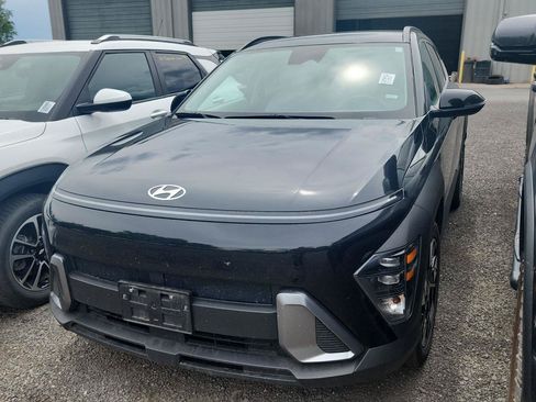 Used 2024 Hyundai Kona SEL FWD image 2