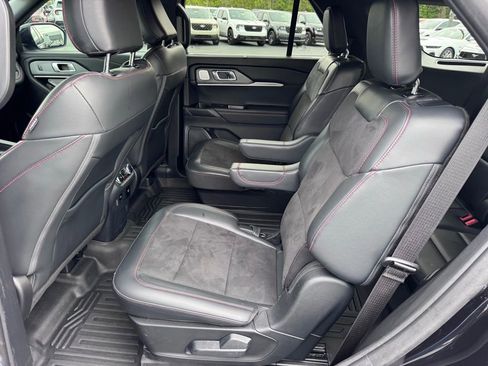 Used 2025 Ford Explorer ST AWD/4WD image 34