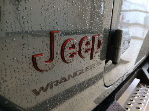 Used 2024 Jeep Wrangler Rubicon w/ Technology Group image 10