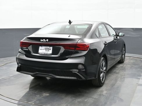 Used 2022 Kia Forte LXS image 4