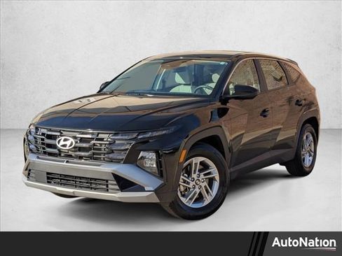 Used 2025 Hyundai Tucson SE image 1