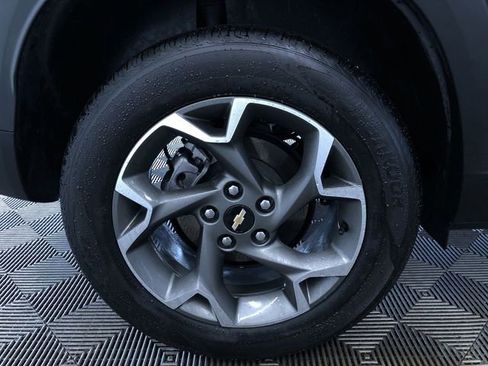 Used 2025 Chevrolet Trax LT w/ LT Convenience Package image 17