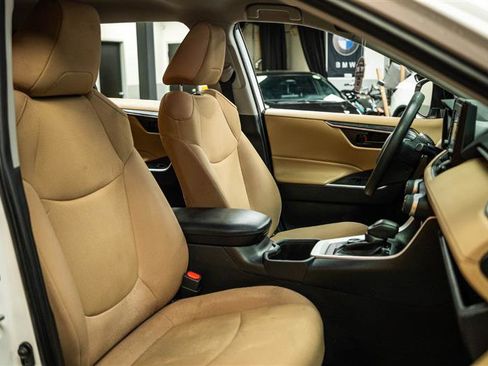 Used 2022 Toyota RAV4 LE image 14