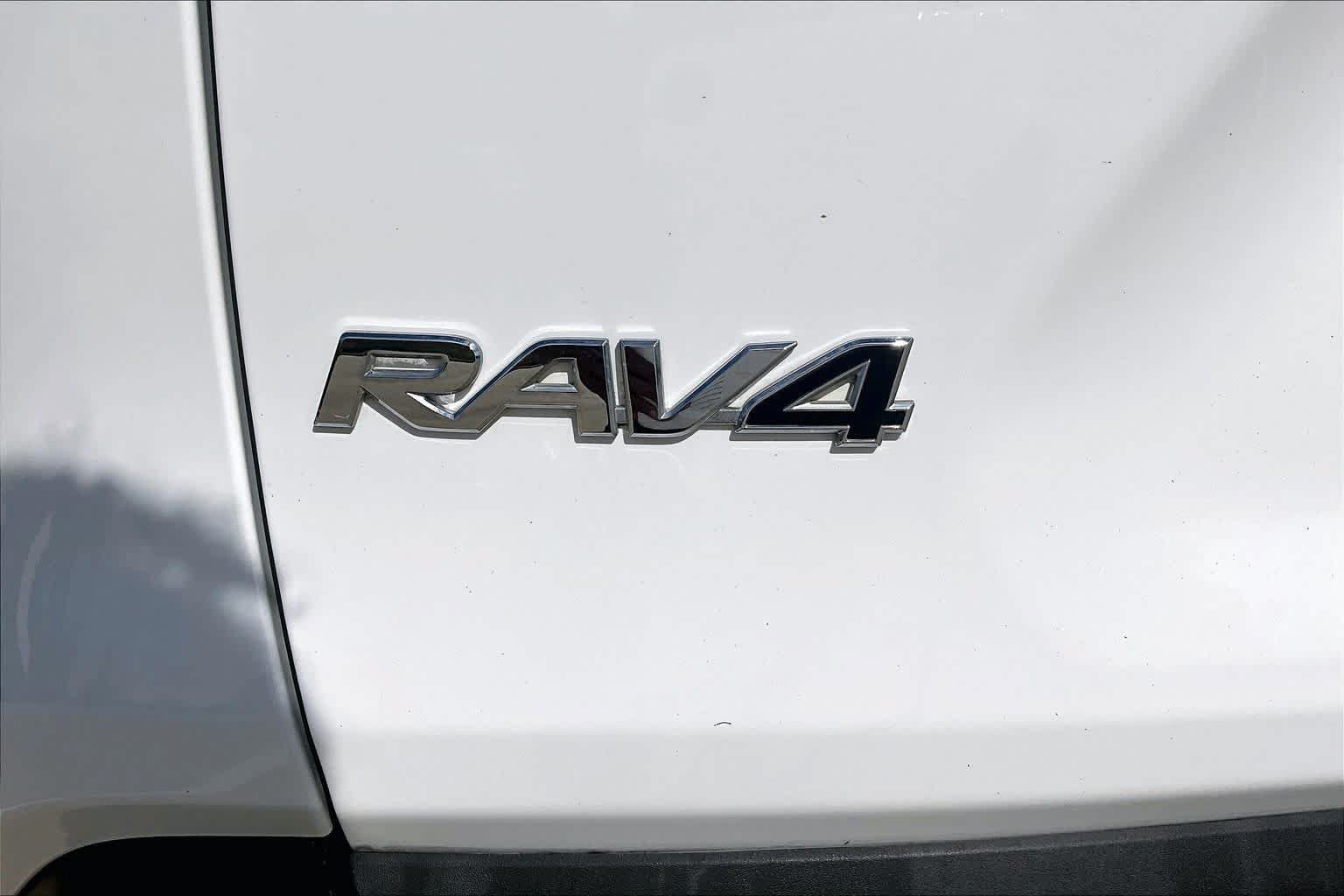 Used 2019 Toyota RAV4 XLE FWD image 10