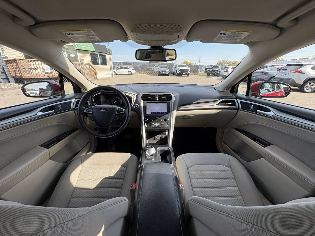Used 2020 Ford Fusion SE FWD image 11