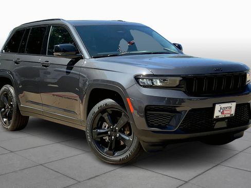 Used 2024 Jeep Grand Cherokee Altitude RWD image 2
