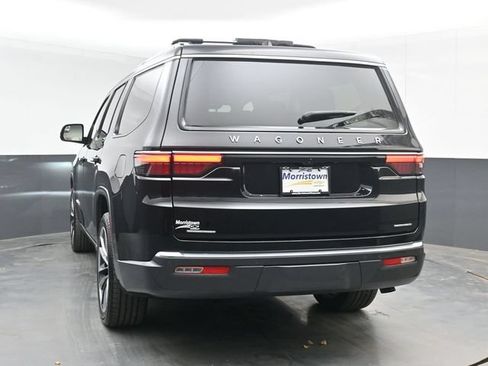 Used 2022 Jeep Wagoneer Series III w/ Premium Group I AWD/4WD image 12