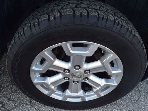 Used 2017 Nissan Titan SV image 25