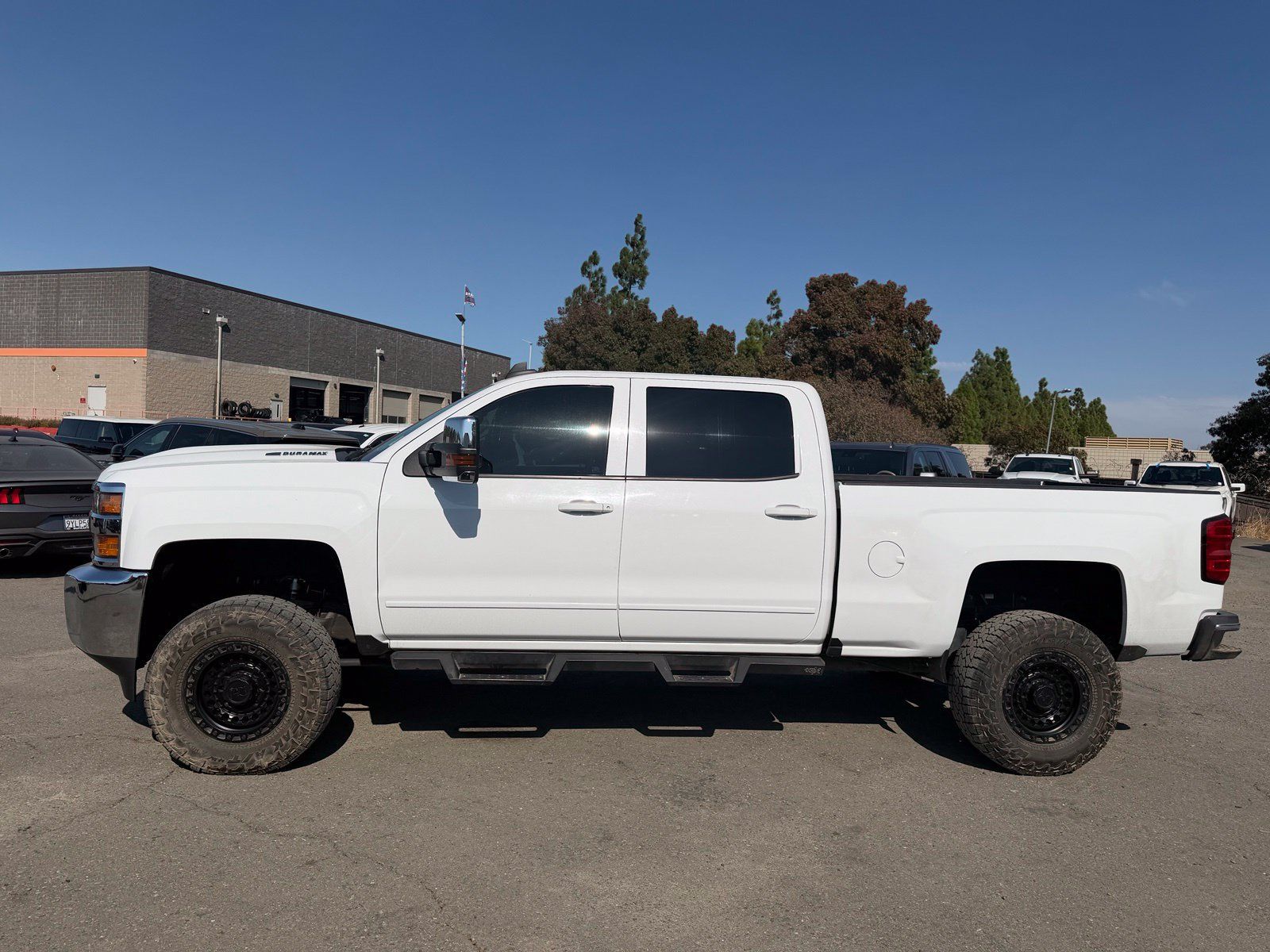 Used 2018 Chevrolet Silverado 2500 LT AWD/4WD image 2