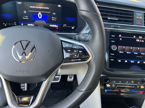 Certified 2022 Volkswagen Tiguan SE R-Line image 18