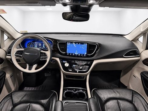 Used 2021 Chrysler Pacifica Limited w/ Uconnect Theater Family Group AWD/4WD image 32