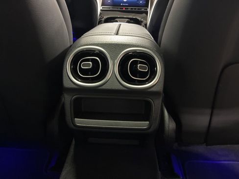 Used 2025 Mercedes-Benz C 300 4MATIC Sedan image 32