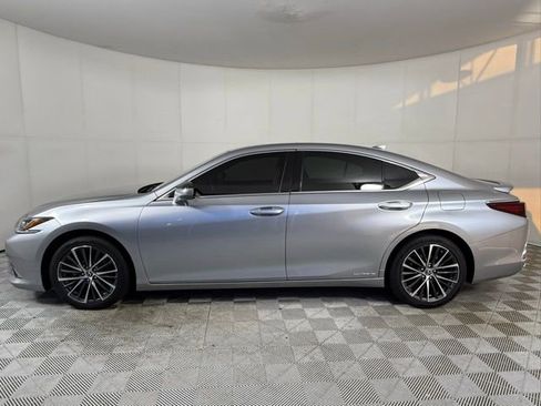 Used 2022 Lexus ES 300h w/ Premium Package image 3