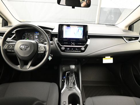 Used 2025 Toyota Corolla LE image 13