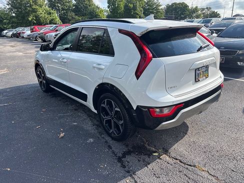 Used 2023 Kia Niro EX Touring FWD image 5