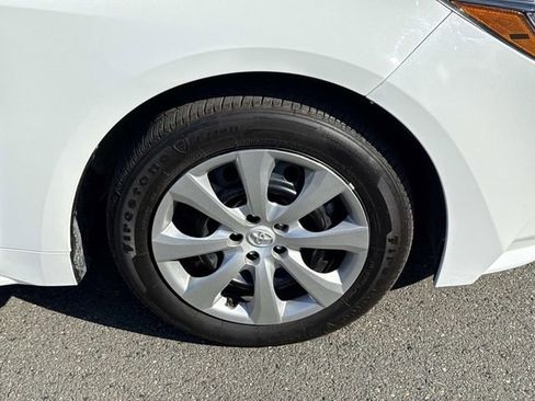 Used 2025 Toyota Corolla LE image 7
