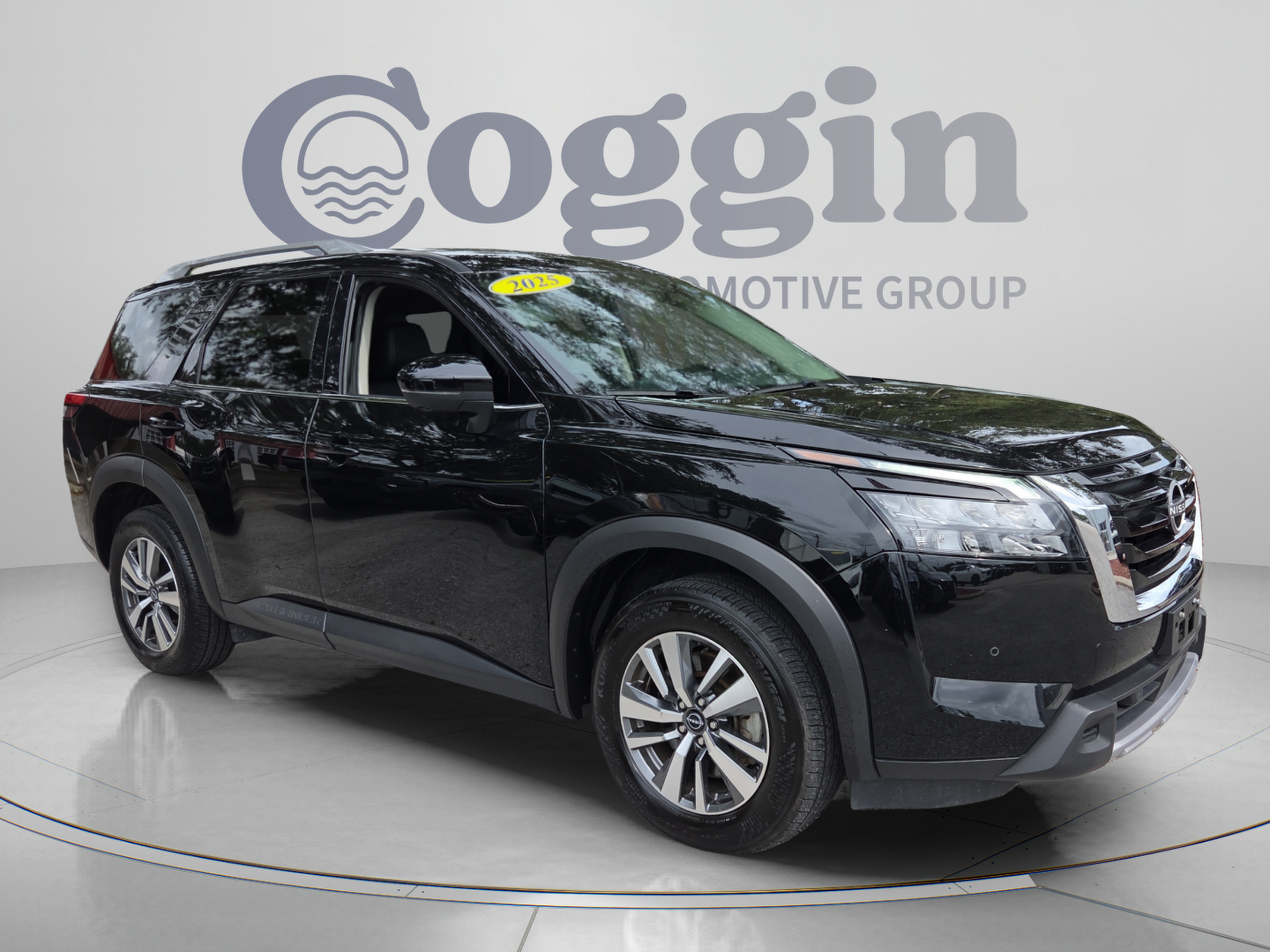 Used 2025 Nissan Pathfinder SL AWD/4WD image 7