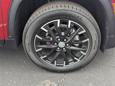 Used 2025 Chevrolet Traverse LT w/ Sun and Wheel Package image 10