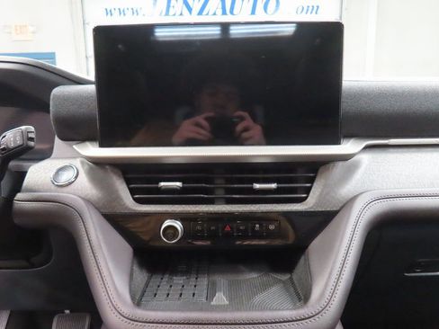 Used 2025 Ford Explorer Platinum image 50