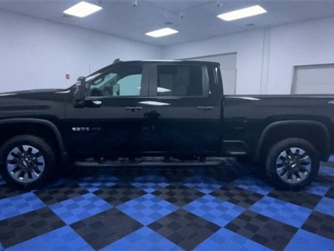 Used 2022 Chevrolet Silverado 2500 Custom w/ Custom Value Package image 5