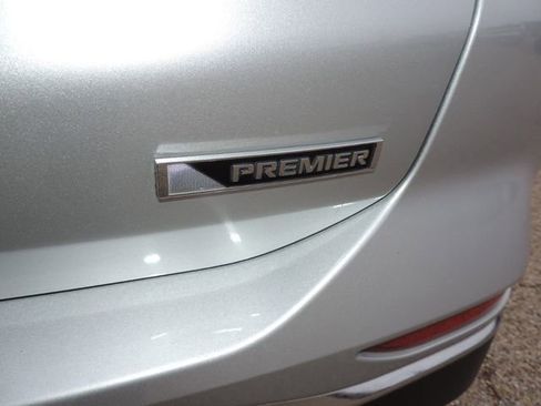 Used 2018 Chevrolet Equinox Premier image 14