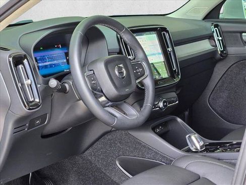 Used 2025 Volvo XC40 B5 Plus w/ Protection Package Premier AWD/4WD image 9
