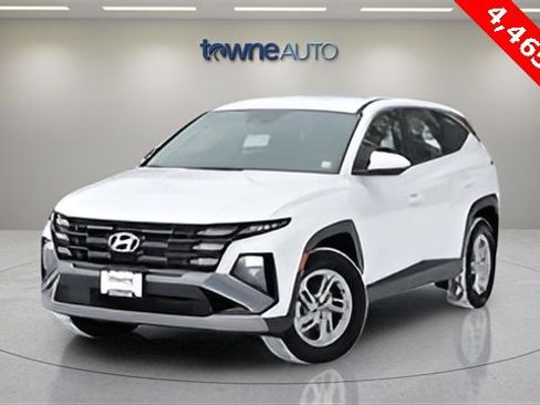 Used 2025 Hyundai Tucson SE image 1