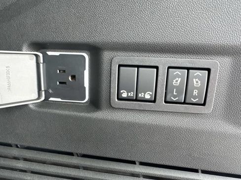 Used 2024 GMC Yukon Denali Ultimate w/ LPO, Floor Liner Package AWD/4WD image 14