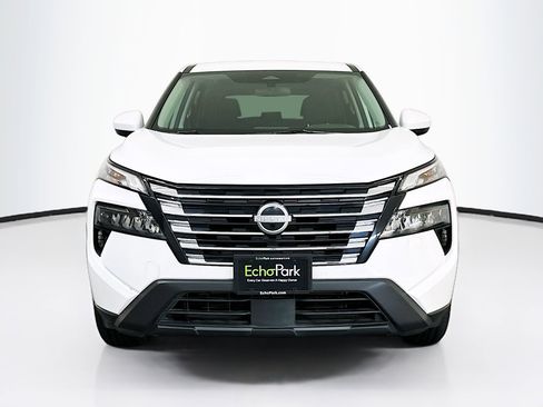 Used 2025 Nissan Rogue SV image 2