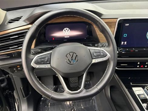 Used 2025 Volkswagen Atlas SE AWD/4WD image 11