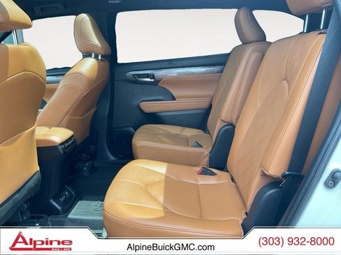 Used 2025 Toyota Highlander Platinum AWD/4WD image 13