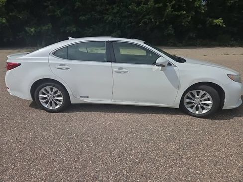Used 2013 Lexus ES 300h w/ Luxury Pkg FWD image 16