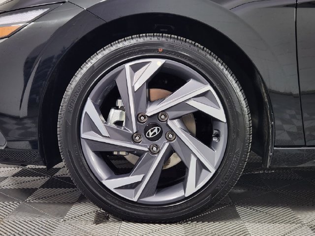 Certified 2025 Hyundai Elantra SEL FWD image 20