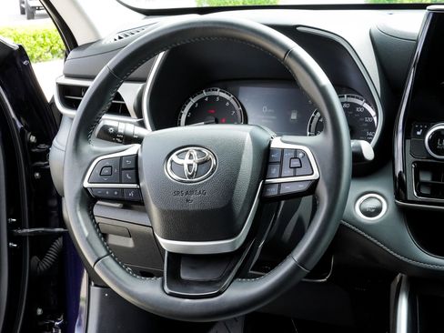 Certified 2025 Toyota Highlander XLE AWD/4WD image 34