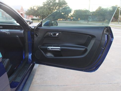 Used 2015 Ford Mustang Coupe image 18