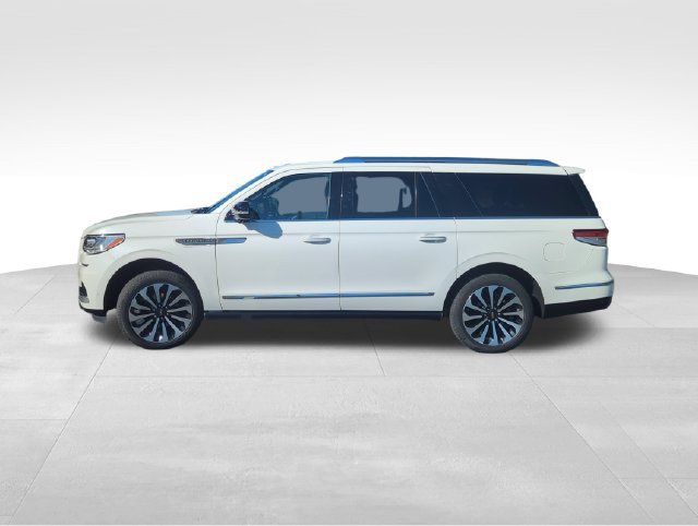 Used 2023 Lincoln Navigator L Reserve AWD/4WD image 3