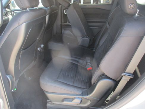 Used 2020 Ford Explorer XLT w/ Comfort Package AWD/4WD image 5