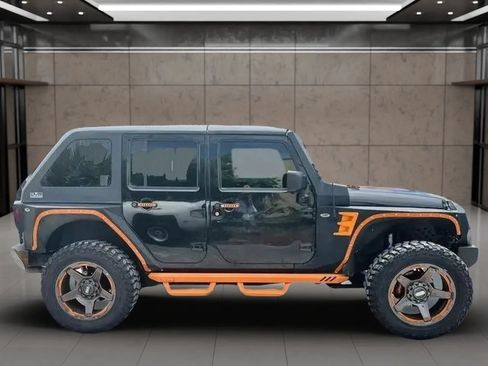 Used 2017 Jeep Wrangler Unlimited Rubicon w/ Connectivity Group AWD/4WD image 2