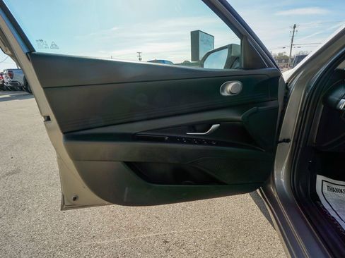 Used 2023 Hyundai Elantra SEL image 15