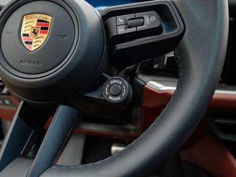 Used 2025 Porsche Cayenne S image 7