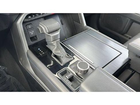 Used 2025 Toyota Tundra Platinum AWD/4WD image 31