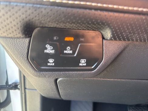 Used 2024 Volkswagen Atlas SE AWD/4WD image 21