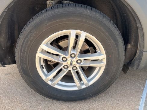 Used 2020 Ford Explorer XLT w/ Equipment Group 202A image 6