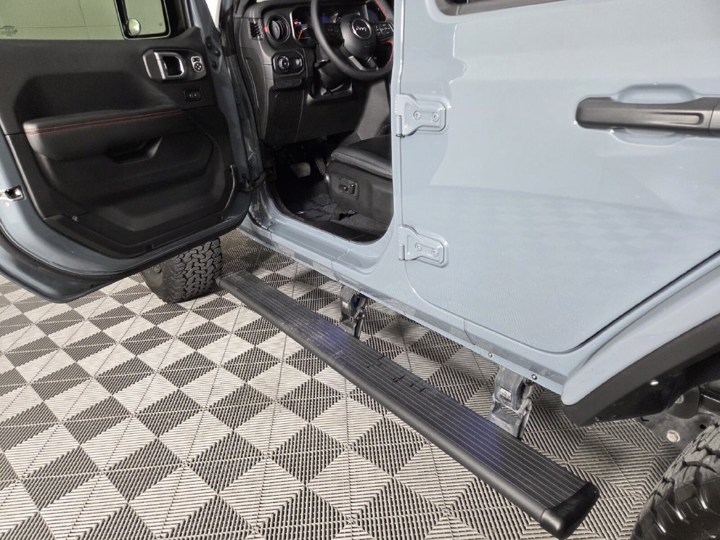 Used 2024 Jeep Wrangler Unlimited Rubicon AWD/4WD image 9