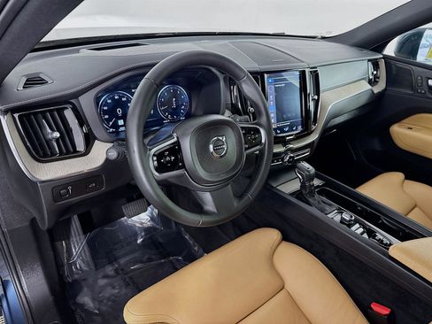 Used 2019 Volvo XC60 T5 Inscription image 10