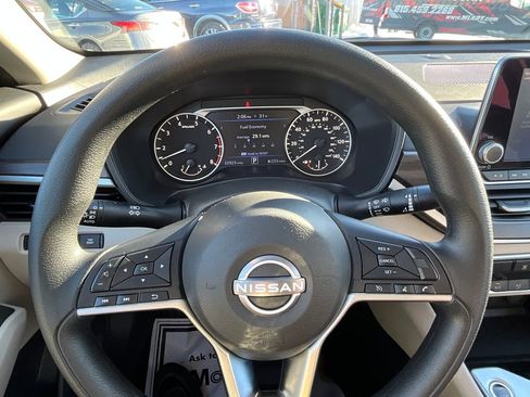 Used 2024 Nissan Altima 2.5 SV image 35