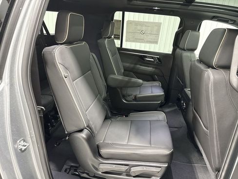 New 2026 Chevrolet Suburban Premier w/ Sun And Tow Package AWD/4WD image 28