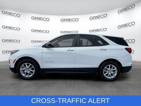 Used 2023 Chevrolet Equinox LS w/ LS Convenience Package FWD image 4