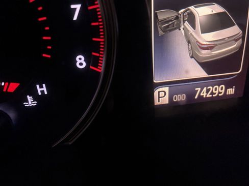 Used 2016 Toyota Camry LE image 10